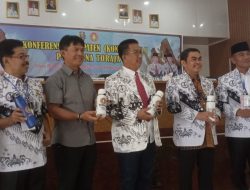 Bupati Zadrak Buka Konkerkab I PGRI Tana Toraja