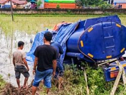 Truk Tangki Solar Terjun di Toraja Utara