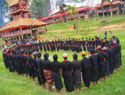 Ma’badong Toraja Nyanyian Sakral Penghormatan Terakhir